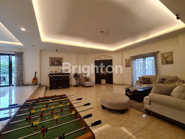 image RUMAH MEWAH 3 LANTAI DI BSD - DESAIN KLASIK MODERN EROPA (2)