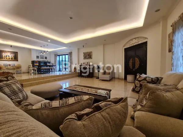 image RUMAH MEWAH 3 LANTAI DI BSD - DESAIN KLASIK MODERN EROPA (4)