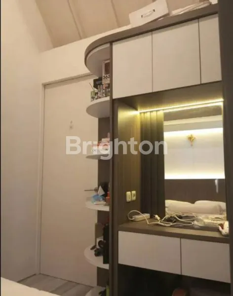 image RUMAH BAGUS 2 LANTAI, FULL FURNISHED ROYAL RESIDENCE-MENGANTI GRESIK (2)