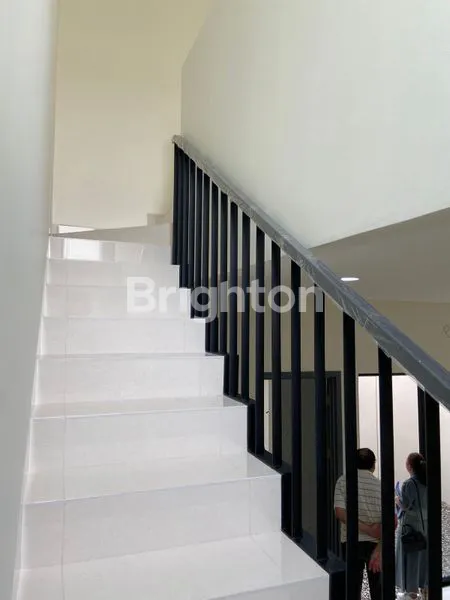 image RUMAH BARU 2 LANTAI DI KAWASAN ELITE SURVANA SUTERA CIKUPA (4)