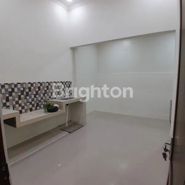 image RUMAH MEWAH MURAH SIAP HUNI DEKAT TOL MANYARAN (1)