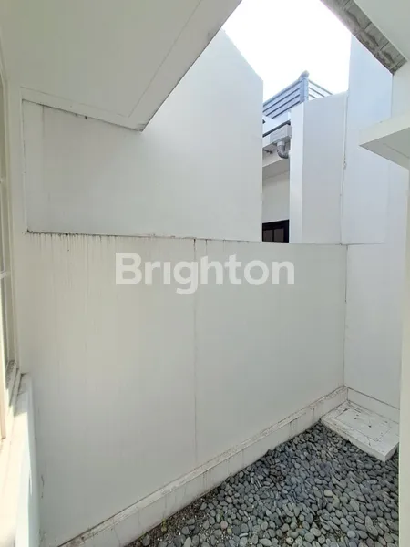 image DISEWAKAN RUMAH SUASANA TENANG KAWASAN DEKAT PINTU TOL MALANG-SURABAYA (5)