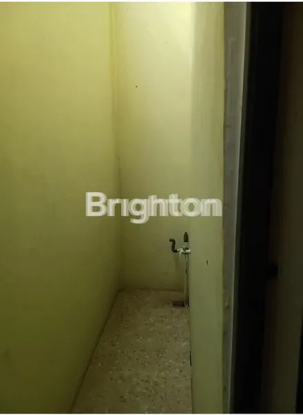 image 4 RUKO GANDENG BARU, 3 1/2 TINGKAT DI PINGGIR JALAN, SIAP HUNI DI MEDAN AREA (3)