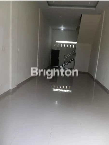 image 4 RUKO GANDENG BARU, 3 1/2 TINGKAT DI PINGGIR JALAN, SIAP HUNI DI MEDAN AREA (2)