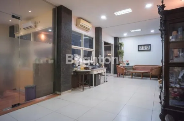 image RUMAH USAHA EX CAFE'S TRUNOJOYO AREA DR SOETOMO TEGALSARI BEST LOCATION FOR COMMERCIALS LIKE RESTO / OFFICE / CLINIC TENGAH KOTA SURABAYA (3)