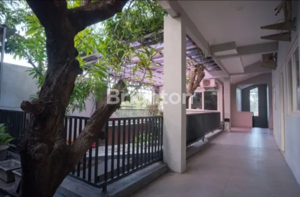 image RUMAH USAHA EX CAFE'S TRUNOJOYO AREA DR SOETOMO TEGALSARI BEST LOCATION FOR COMMERCIALS LIKE RESTO / OFFICE / CLINIC TENGAH KOTA SURABAYA (6)