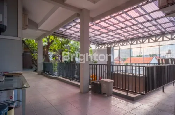 image RUMAH USAHA EX CAFE'S TRUNOJOYO AREA DR SOETOMO TEGALSARI BEST LOCATION FOR COMMERCIALS LIKE RESTO / OFFICE / CLINIC TENGAH KOTA SURABAYA (8)