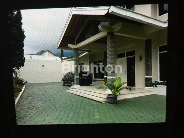 image DIJUAL VILLA MEWAH DAN BAGUS DI TAWANGMANGU!! LOKASI STRATEGIS DAN DEKAT DENGAN PUSAT KULINER SERTA PASAR!!! PEMANDANGAN BAGUS DAN INDAH (2)