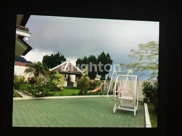 image DIJUAL VILLA MEWAH DAN BAGUS DI TAWANGMANGU!! LOKASI STRATEGIS DAN DEKAT DENGAN PUSAT KULINER SERTA PASAR!!! PEMANDANGAN BAGUS DAN INDAH (4)