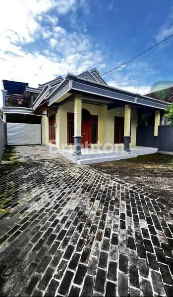 image RUMAH 2 LANTAI, SIAP HUNI, LOKASI STRATEGIS DEKAT KOTA (2)
