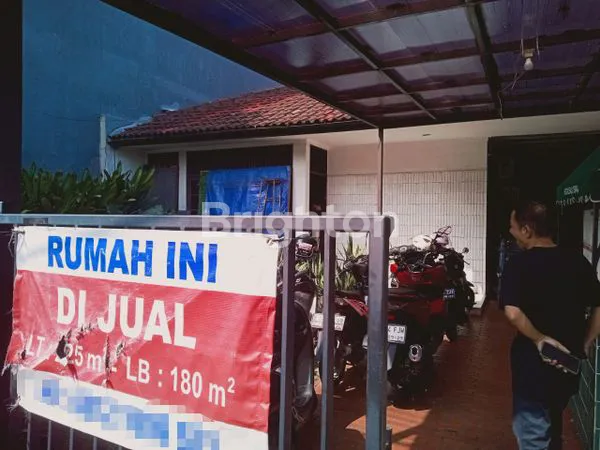 image RUMAH ASRI HARUS TERJUAL 225METER DEKAT MRT LEBAK BULUS JAKARTA SELATAN (1)