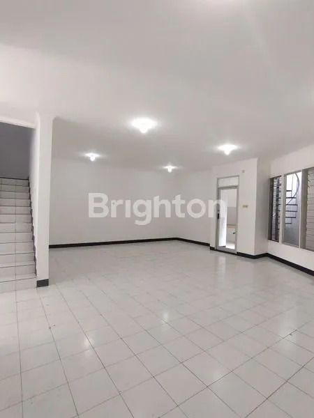 image RUMAH 2 LANTAI STRATEGIS PINGGIR JALAN DI TAMAN RATU,DURI KEPA, DEKAT TANJUNG DUREN, JAKARTA BARAT  (2)