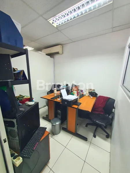 image JUAL KANTOR SIAP PAKAI + MEZZANINE - LOKASI STRATEGIS DI JALAN YOS SUDARSO (4)