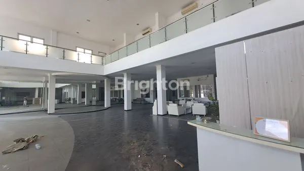 image GEDUNG STRATEGIS DI GATZU BARAT (2)