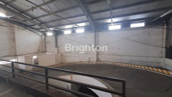 image GEDUNG STRATEGIS DI GATZU BARAT (7)