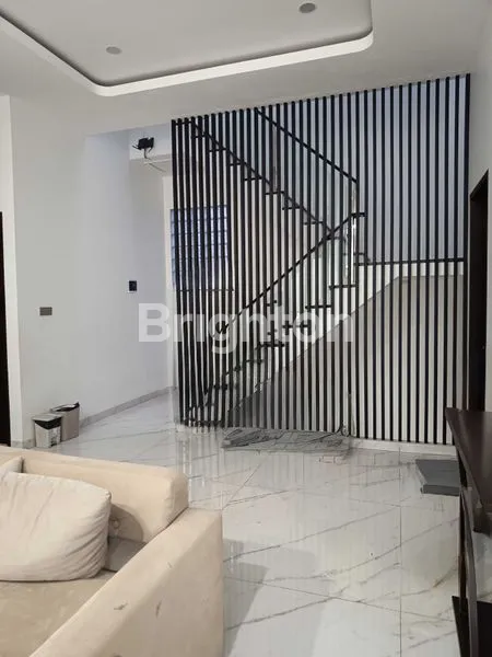 image TURUN HARGA , NEGO !!!,RUMAH MEWAH MINIMALIS KUALITAS PREMIUM DI MERUYA DILENGKAPI DENGAN ROOFTOP DAN  SMART DOOR (6)