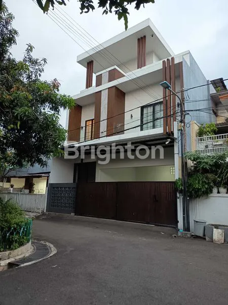 image TURUN HARGA , NEGO !!!,RUMAH MEWAH MINIMALIS KUALITAS PREMIUM DI MERUYA DILENGKAPI DENGAN ROOFTOP DAN  SMART DOOR (1)