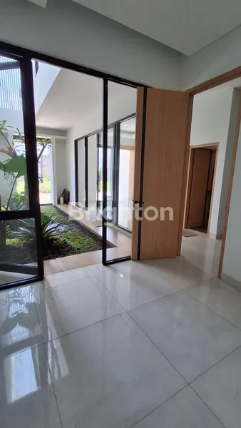 image RUMAH CANTIK 2 LANTAI DEKAT EXIT TOL MALANG KOTA (4)