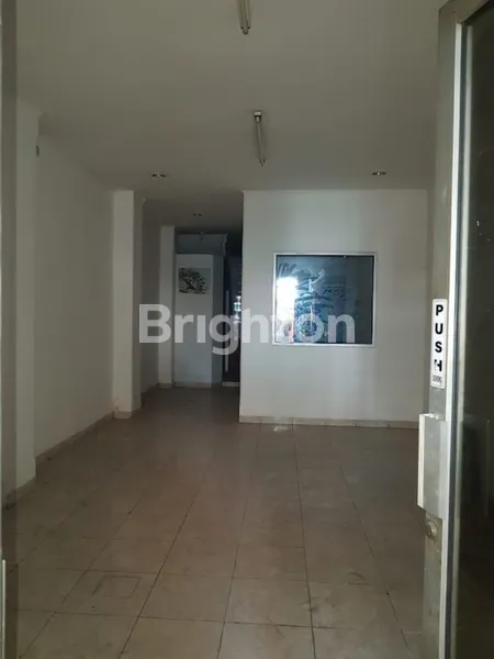 image RUMAH 4 LANTAI DI JELAMBAR, JAKARTA BARAT, SEMI FURNISHED, ROW JALAN MUAT 2 MOBIL, CARPORT 1 MOBIL. (5)