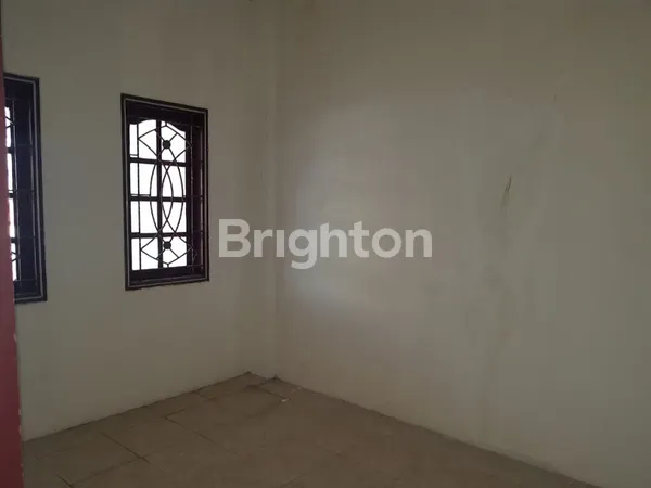 image RUMAH 4 LANTAI DI JELAMBAR, JAKARTA BARAT, SEMI FURNISHED, ROW JALAN MUAT 2 MOBIL, CARPORT 1 MOBIL. (1)