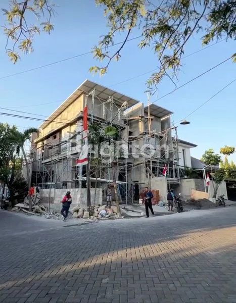 image RUMAH GRESS MANYAR UNDER 2M DGN ROW JALAN 4 MOBIL (3)