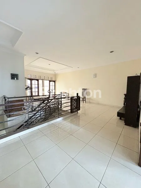 image RUMAH EKSKLUSIF 2 LANTAI STRATEGIS DI TANJUNG DUREN (7)