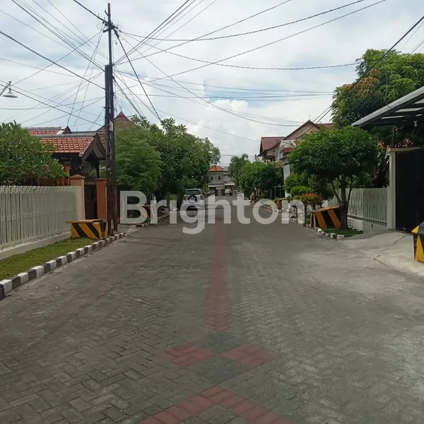 image RUMAH MENGHADAP UTARA  MANYAR KARTIKA ONE GATE SISTEM (2)