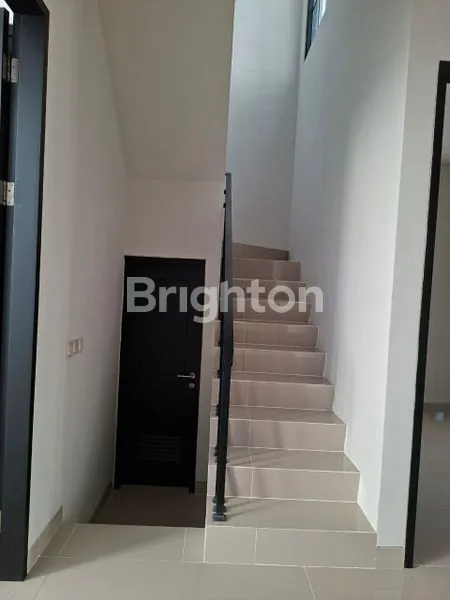 image RUMAH CLUSTER WHITE HOUSE  BAGUS SIAP HUNI LOKASI STARTEGIS DEKAT PAKUWON MALL LENMARC DAN RUMAH SAKIT NASHOUSE (3)