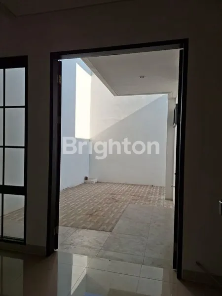 image RUMAH CLUSTER WHITE HOUSE  BAGUS SIAP HUNI LOKASI STARTEGIS DEKAT PAKUWON MALL LENMARC DAN RUMAH SAKIT NASHOUSE (5)