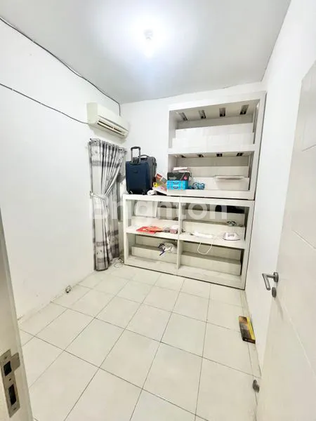 image RUMAH SUDUT LUAS DAN ASRI (6)