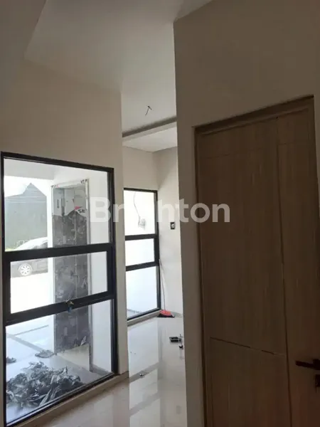 image SIAP HUNI RUMAH BARU GRESS MINIMALIS ROYAL PAKA SURABAYA TIMUR, SELANGKAH KE MERR  (5)