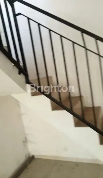 image RUMAH 2 LANTAI SIAP HUNI DI LINGKAR TIMUR SIDOARJO (2)