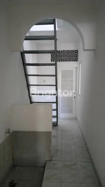 image LOKASI STRATEGIS TIDAK JAUH KE MALL LIVING WORLD, RUMAH 2 LANTAI SIAP HUNI DI DALAM CLUSTER KOTA WISATA, CIBUBUR, GUNUNG PUTRI, BOGOR, JAWA BARAT (5)