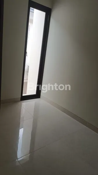 image RUMAH LOKASI MENGANTI GRESIK (MINIM 2 TAHUN) ADA TAMAN DAN CARPORT (3)