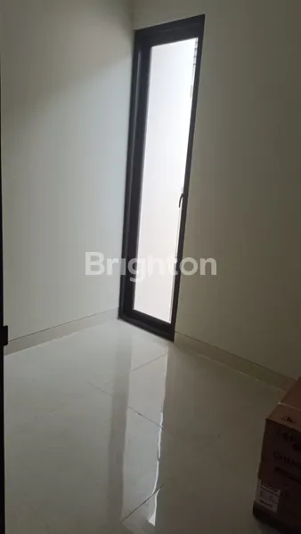 image RUMAH LOKASI MENGANTI GRESIK (MINIM 2 TAHUN) ADA TAMAN DAN CARPORT (4)