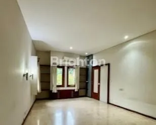 image RUMAH IDAMAN NAN LUAS DI JANTUNG KOTA (3)