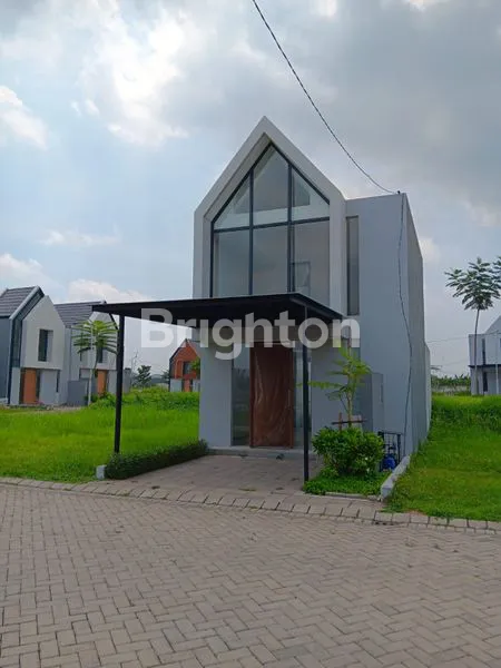 image RUMAH 2 LANTAI ELITE ROYAL RESIDENCE 2 MENGANTI (1)