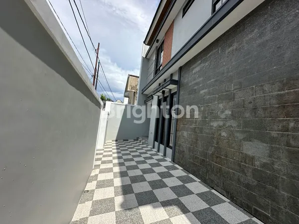 image PERUM PONDOK NIRWANA SELANGKAH KE MERR, CARPORT 3 MOBIL, RUMAH BARU ! (8)