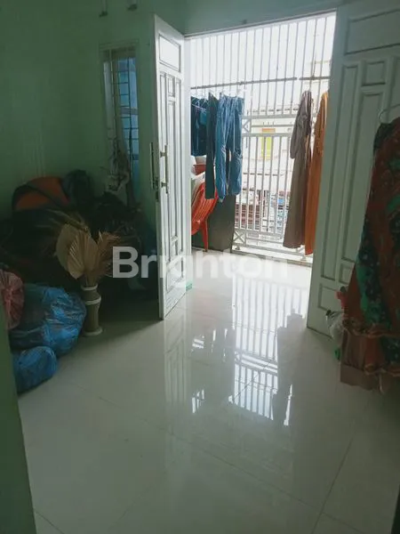 image DISEWAKAN RUMAH 2 LANTAI SIAP HUNI DI PASAR 5 TEMBUNG DEKAT SPBU DAN RSU (3)