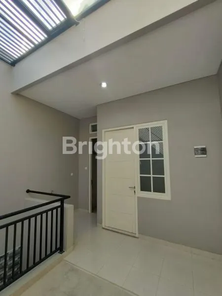 image RUMAH 2 LANTAI MINIMALIS DI PANTAI MENTARI SHM SIAP HUNI (3)