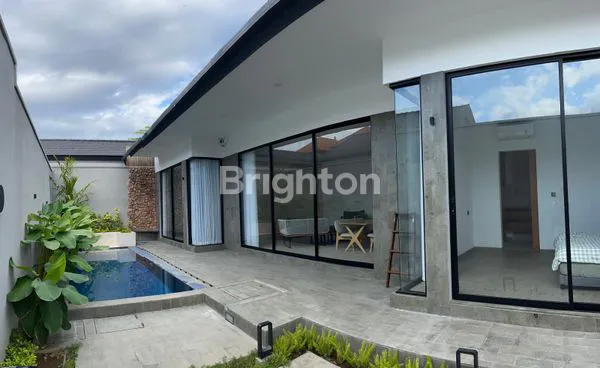 image BRAND NEW VILLA FOR RENT / SALE TERLETAK DI AREA TENANG DENGAN PEMANDANGAN HAMPARAN SAWAH (RICE PADDY FIELD VIEW) YANG ASRI DAN MENENANGKAN. VILLA INI DIDESAIN MODERN DENGAN SENTUHAN TROPIS, SANGAT COCOK UNTUK HUNIAN PRIBADI MAUPUN INVESTASI.  \\UD8 (1)