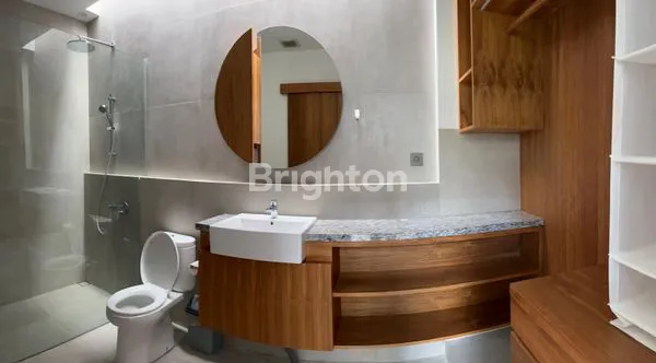 image BRAND NEW VILLA FOR RENT / SALE TERLETAK DI AREA TENANG DENGAN PEMANDANGAN HAMPARAN SAWAH (RICE PADDY FIELD VIEW) YANG ASRI DAN MENENANGKAN. VILLA INI DIDESAIN MODERN DENGAN SENTUHAN TROPIS, SANGAT COCOK UNTUK HUNIAN PRIBADI MAUPUN INVESTASI.  \\UD8 (2)