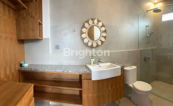 image BRAND NEW VILLA FOR RENT / SALE TERLETAK DI AREA TENANG DENGAN PEMANDANGAN HAMPARAN SAWAH (RICE PADDY FIELD VIEW) YANG ASRI DAN MENENANGKAN. VILLA INI DIDESAIN MODERN DENGAN SENTUHAN TROPIS, SANGAT COCOK UNTUK HUNIAN PRIBADI MAUPUN INVESTASI.  \\UD8 (3)