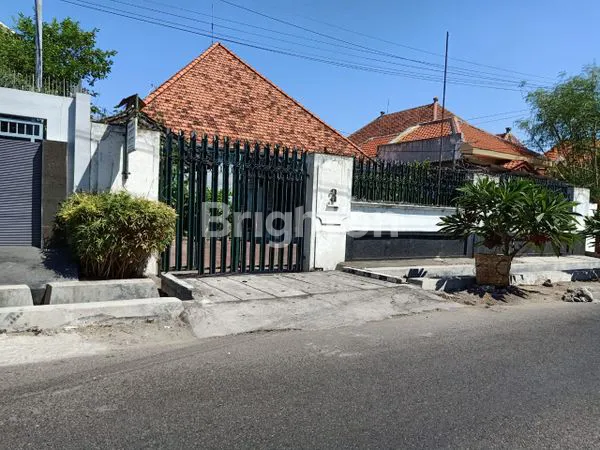 image RUMAH KLASIK 7KT DEKAT BALAI KOTA SURABAYA, SHM (1)