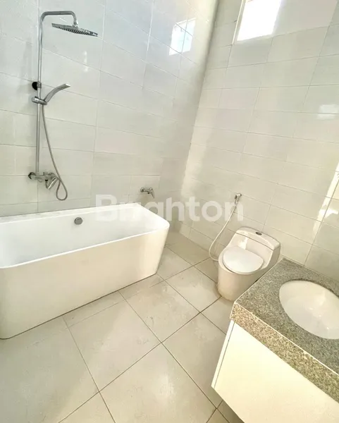 image DIJUAL RUMAH TINGGAL DELTA SARI 2,5 LANTAI, LINGKUNGAN AMAN DAN NYAMAN, DEKAT SPORT CENTER  (5)