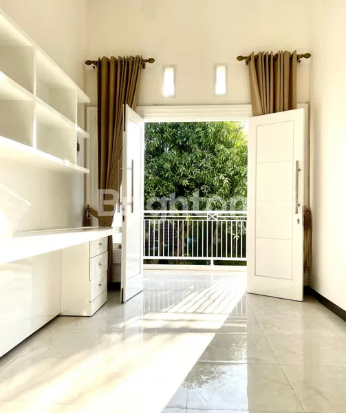 image DIJUAL RUMAH TINGGAL DELTA SARI 2,5 LANTAI, LINGKUNGAN AMAN DAN NYAMAN, DEKAT SPORT CENTER  (7)