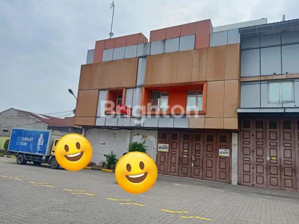 GUDANG TRIFUNGSI DI AMPLAS TRADE CENTRE, MEDAN