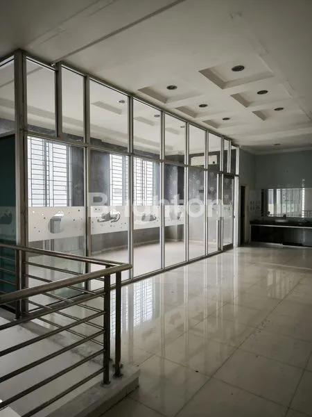 image RUKO PREMIUM 3 LANTAI STRATEGIS PINGGIR JALAN UTAMA SAMARINDA (6)