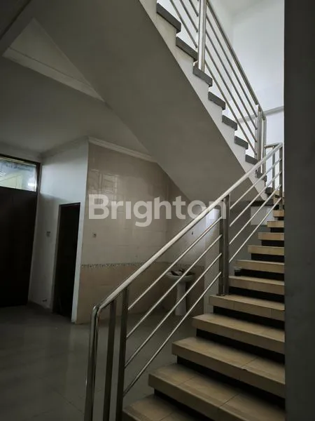 image RUKO PREMIUM 3 LANTAI STRATEGIS PINGGIR JALAN UTAMA SAMARINDA (4)