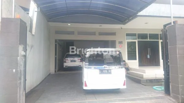 image RUMAH BESAR HOOK FULL FURNISH DI KERTAJAYA INDAH TENGAH SURABAYA  (4)